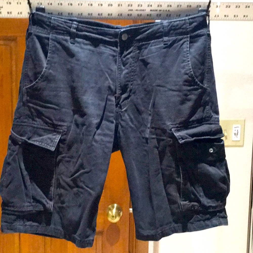 Levi’s cargo shorts 33 inch waist